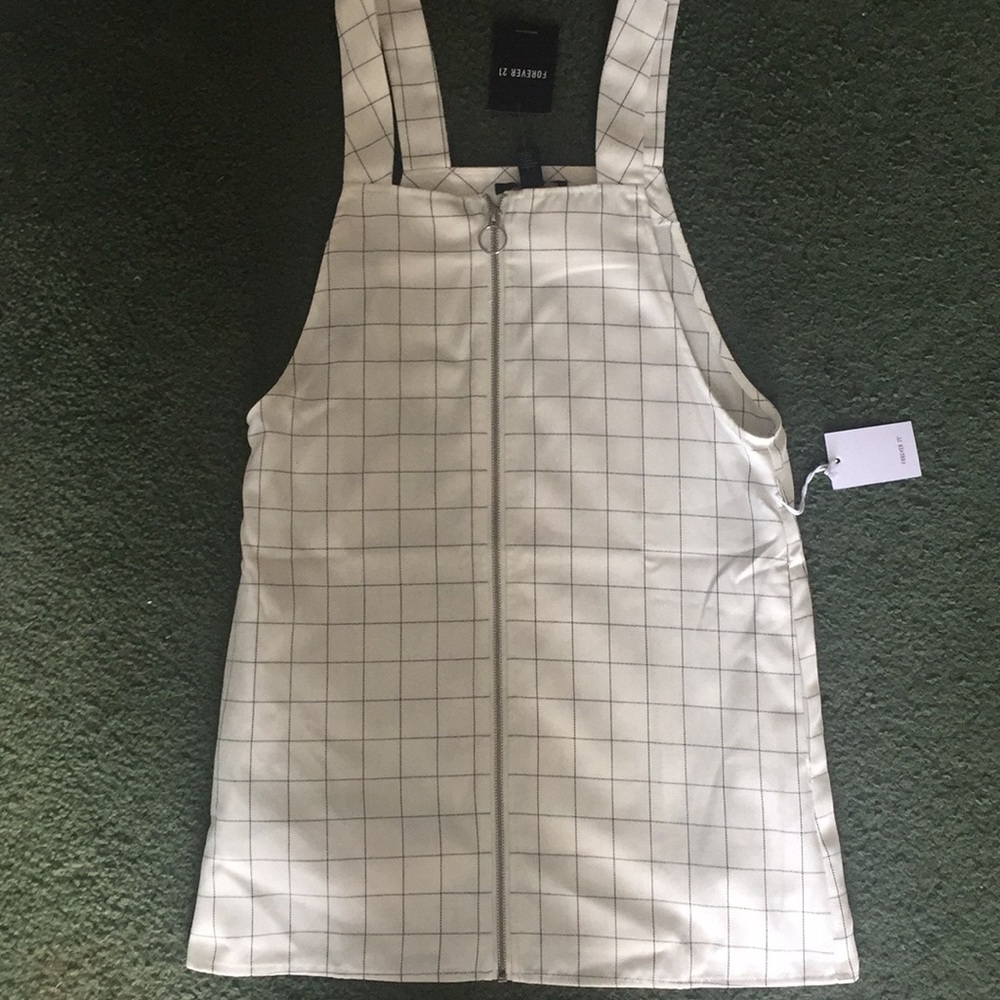 Forever 21 black and white mini dress *never worn*